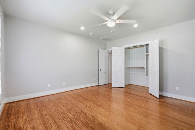 674 E Walnut ST, La Grange, TX 78945