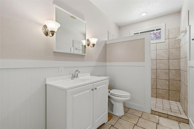 674 E Walnut ST, La Grange, TX 78945