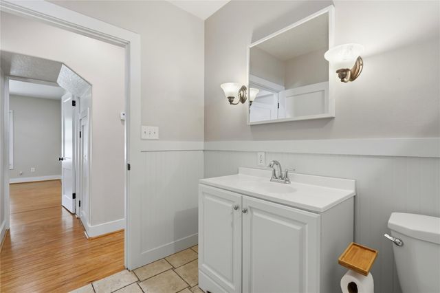 674 E Walnut ST, La Grange, TX 78945