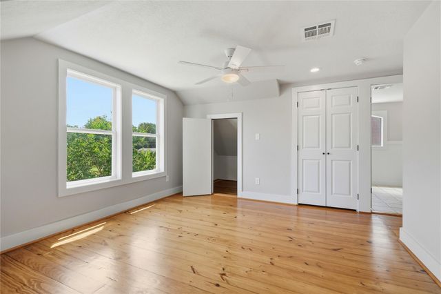 674 E Walnut ST, La Grange, TX 78945