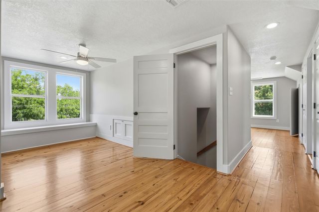674 E Walnut ST, La Grange, TX 78945