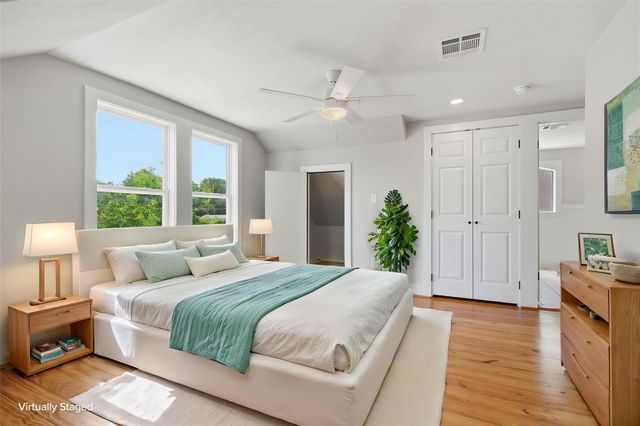 674 E Walnut ST, La Grange, TX 78945