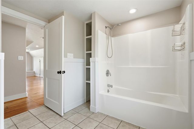674 E Walnut ST, La Grange, TX 78945