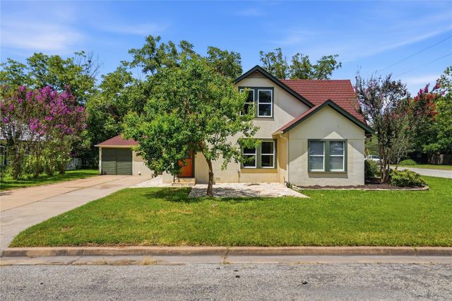 674 E Walnut ST, La Grange, TX 78945