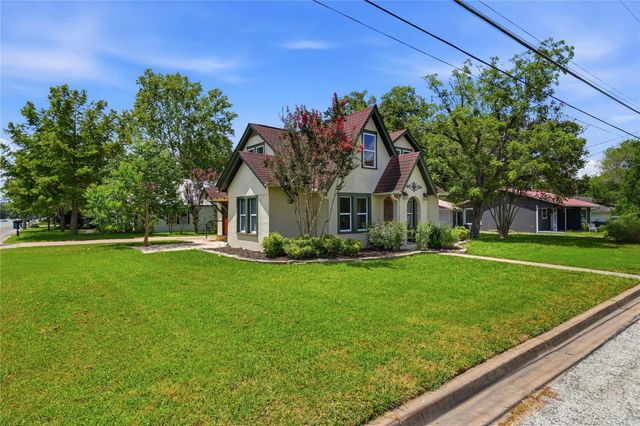 674 E Walnut ST, La Grange, TX 78945