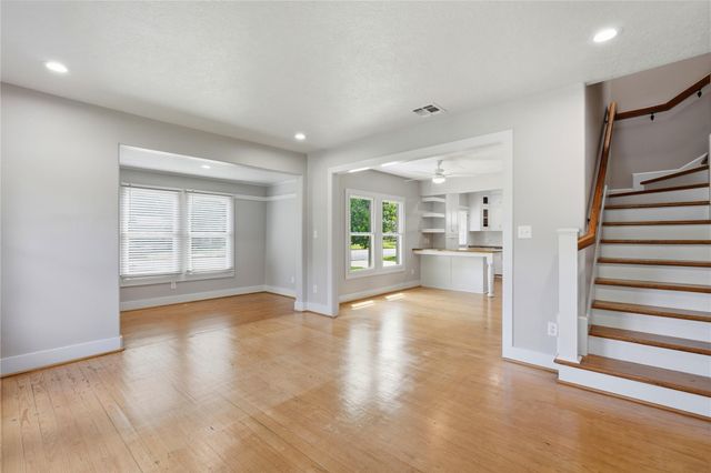 674 E Walnut ST, La Grange, TX 78945