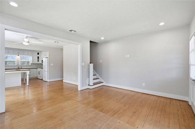 674 E Walnut ST, La Grange, TX 78945