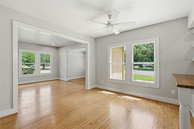 674 E Walnut ST, La Grange, TX 78945