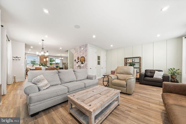 42161 SHINING STAR SQ, Brambleton, VA 20148