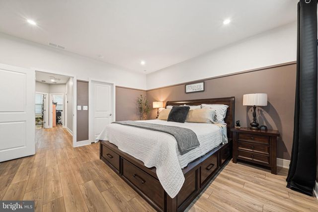 42161 SHINING STAR SQ, Brambleton, VA 20148