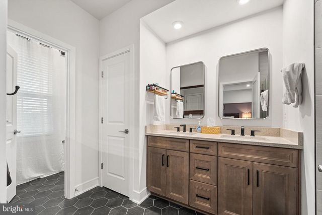 42161 SHINING STAR SQ, Brambleton, VA 20148