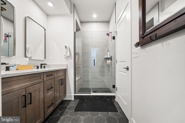 42161 SHINING STAR SQ, Brambleton, VA 20148