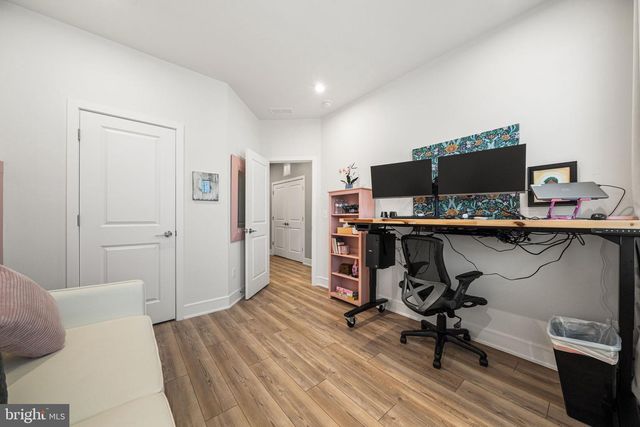 42161 SHINING STAR SQ, Brambleton, VA 20148