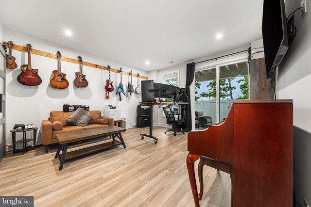 42161 SHINING STAR SQ, Brambleton, VA 20148