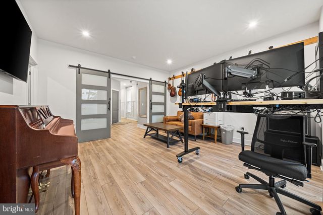 42161 SHINING STAR SQ, Brambleton, VA 20148