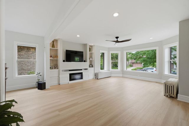 2638 Central Park Avenue, Evanston, IL 60201