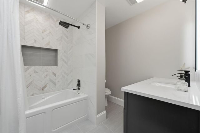 2638 Central Park Avenue, Evanston, IL 60201