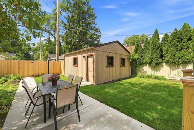 2638 Central Park Avenue, Evanston, IL 60201