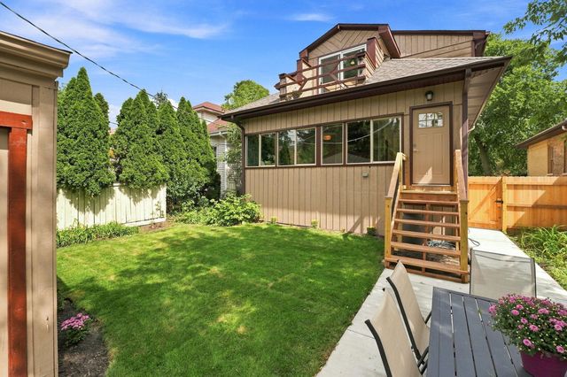 2638 Central Park Avenue, Evanston, IL 60201