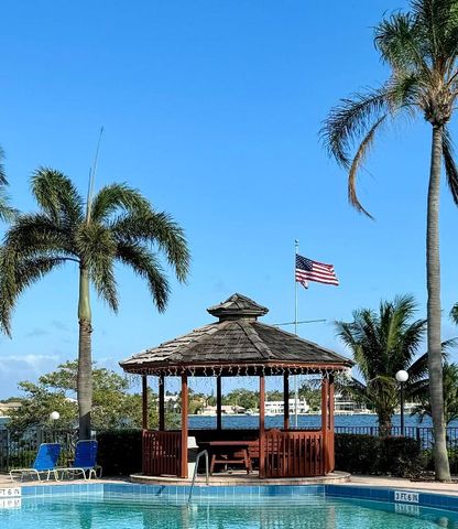 110 Half Moon Circle C1, Hypoluxo, FL 33462