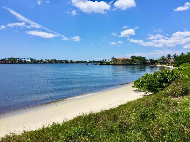 110 Half Moon Circle C1, Hypoluxo, FL 33462