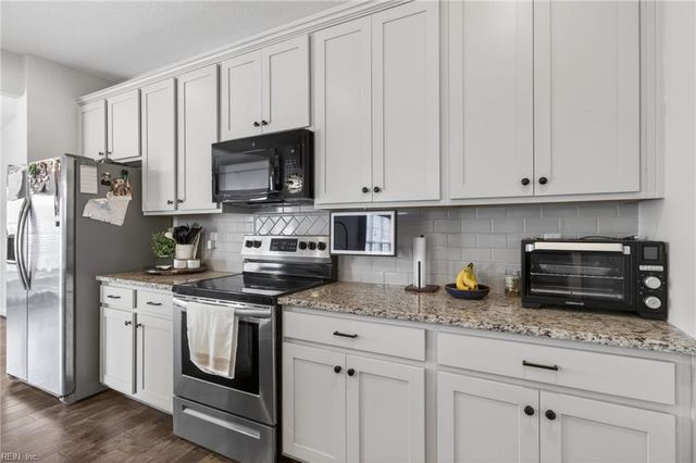 227 Manor DR, Carrollton, VA 23314