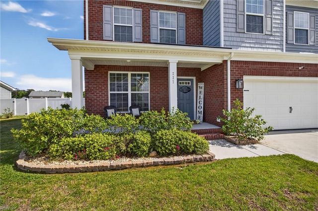 227 Manor DR, Carrollton, VA 23314