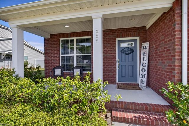 227 Manor DR, Carrollton, VA 23314