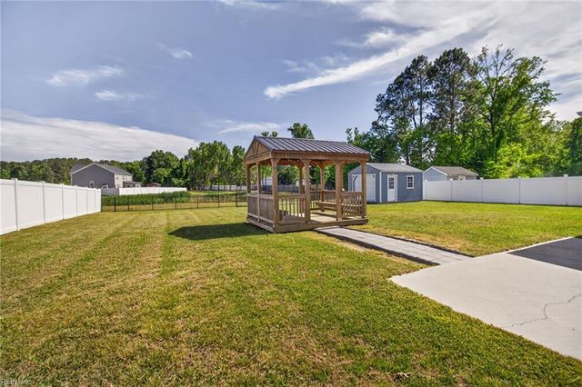 227 Manor DR, Carrollton, VA 23314