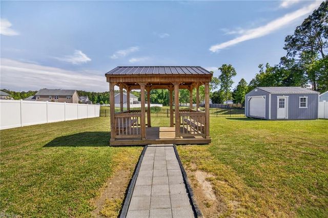 227 Manor DR, Carrollton, VA 23314