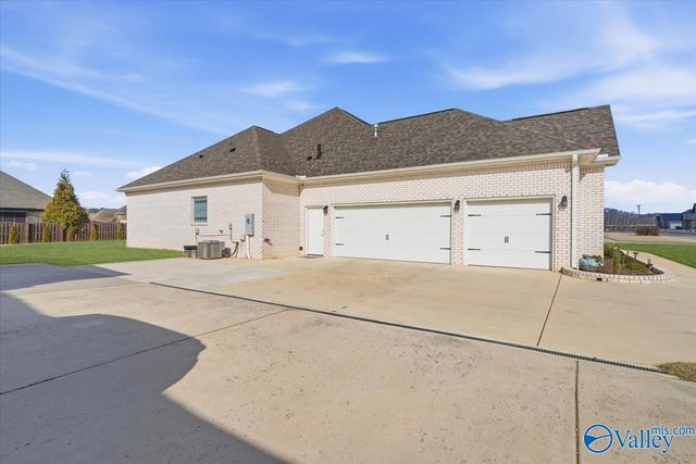 14847 Commonwealth Drive, Athens, AL 35613