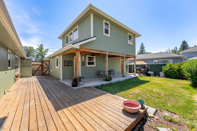 606 NE Dean Drive, Grants Pass, OR 97526