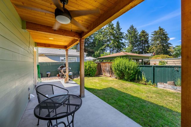 606 NE Dean Drive, Grants Pass, OR 97526