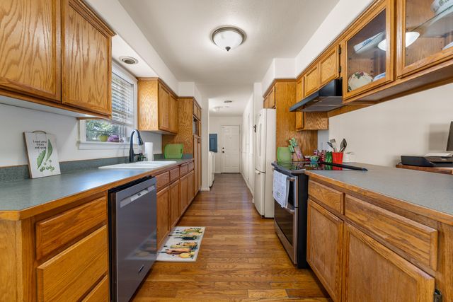 606 NE Dean Drive, Grants Pass, OR 97526