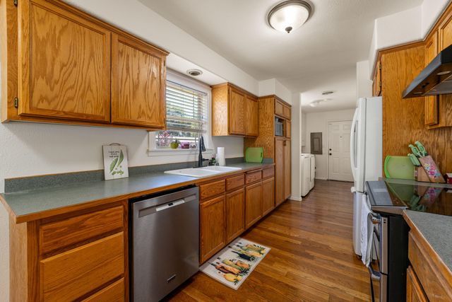 606 NE Dean Drive, Grants Pass, OR 97526