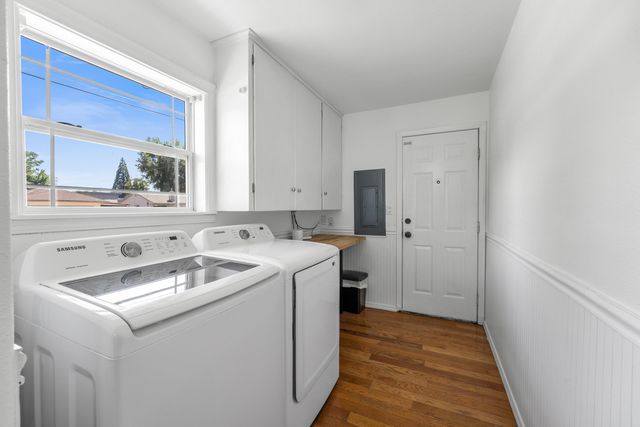 606 NE Dean Drive, Grants Pass, OR 97526