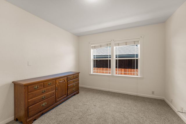 606 NE Dean Drive, Grants Pass, OR 97526