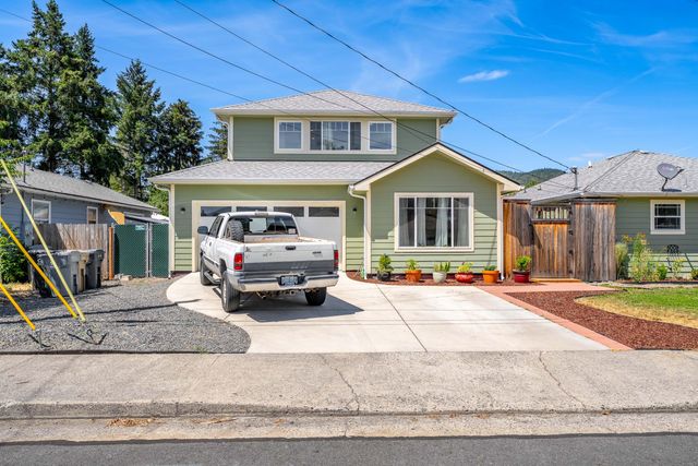 606 NE Dean Drive, Grants Pass, OR 97526