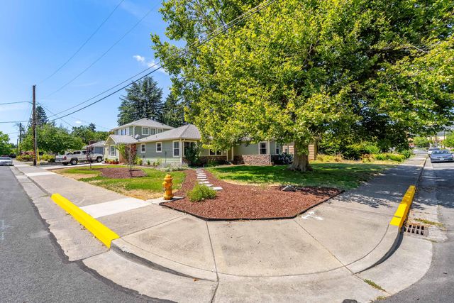 606 NE Dean Drive, Grants Pass, OR 97526