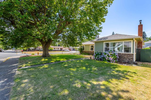 606 NE Dean Drive, Grants Pass, OR 97526