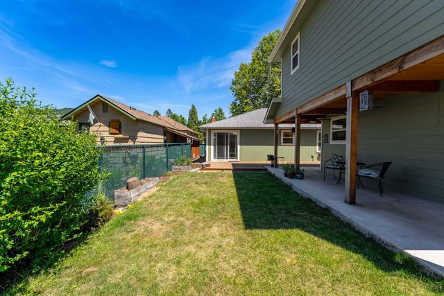 606 NE Dean Drive, Grants Pass, OR 97526