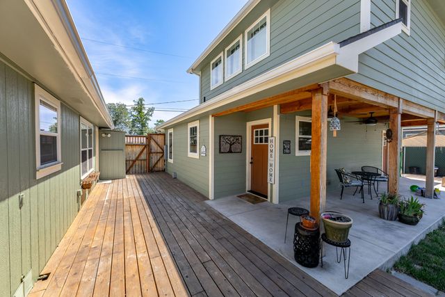 606 NE Dean Drive, Grants Pass, OR 97526