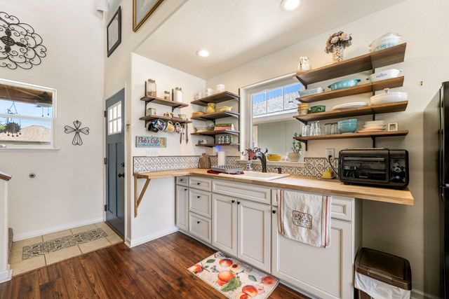 606 NE Dean Drive, Grants Pass, OR 97526