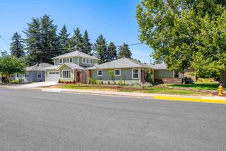 606 NE Dean Drive, Grants Pass, OR 97526