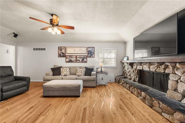 14611 E 43RD Terrace, Independence, MO 64055