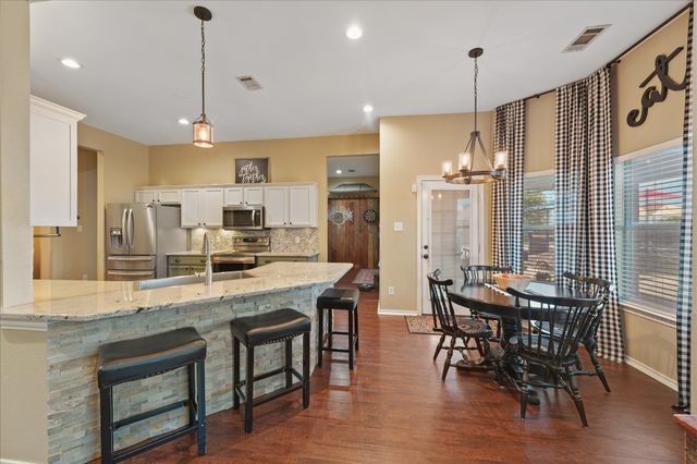 112 Springfield Lane, Red Oak, TX 75165
