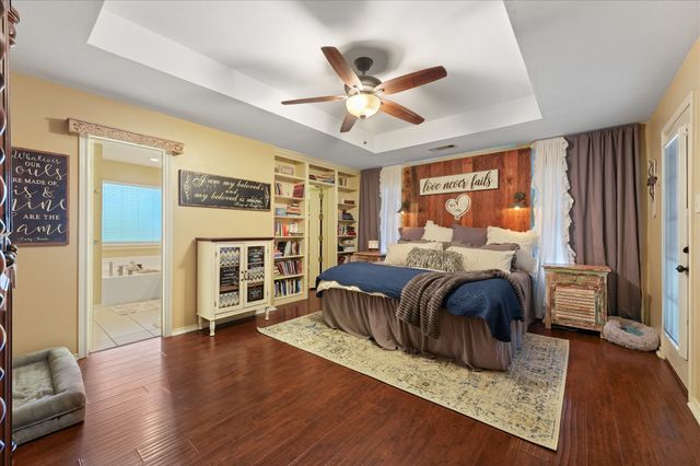 112 Springfield Lane, Red Oak, TX 75165