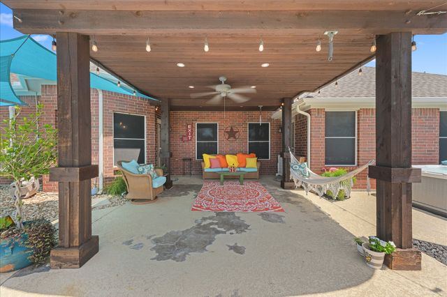 112 Springfield Lane, Red Oak, TX 75165