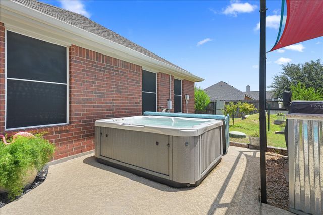 112 Springfield Lane, Red Oak, TX 75165