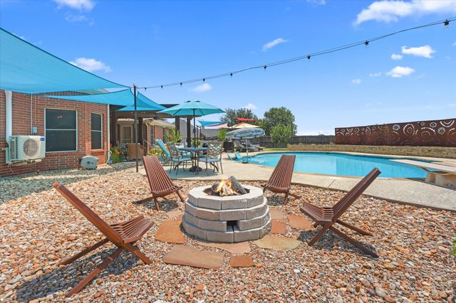 112 Springfield Lane, Red Oak, TX 75165